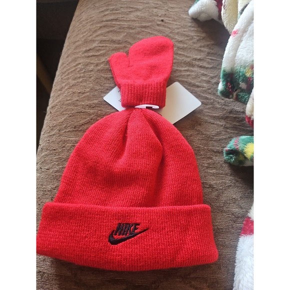 NIKE Beanie Hat And Gloves 2 Piece Set Knit UNIVERSITY RED BLACK Logo 2/4T NEW - Picture 2 of 3